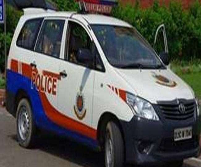 दक्षिण दिल्ली में कांस्टेबल में खुद के सिर में मारी, गंभीर हालत में ए्म्स के ट्रामा सेंटर में भर्ती