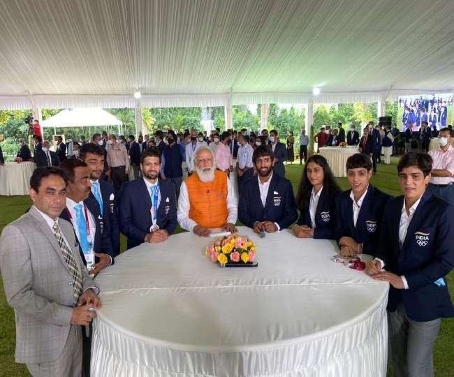 Prime Minister Narendra Modi meets Tokyo Olympics contingent in Delhi