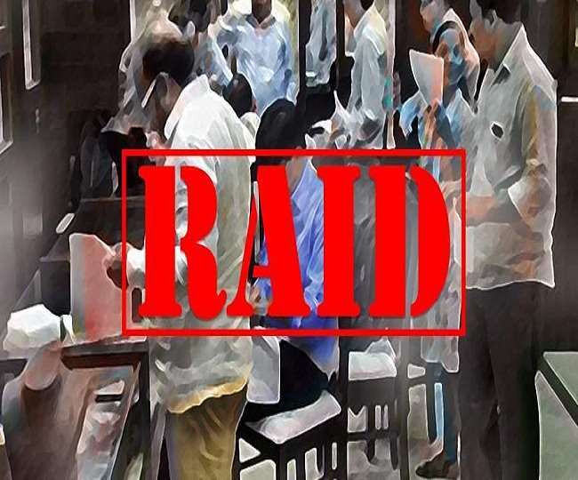 https://www.jagranimages.com/images/newimg/16082021/16_08_2021-raid_21933255.jpg