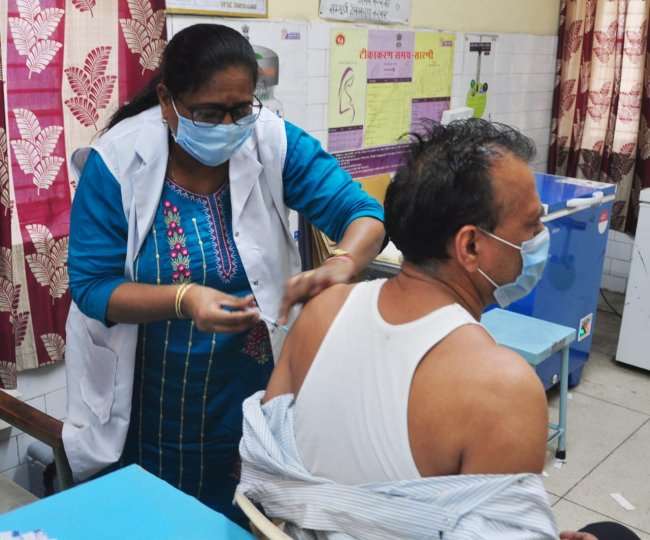पहली खुराक वालों के लिए होंगी टीके की 70 फीसद डोज