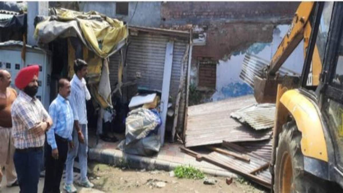 corporation removed illegal kiosks sent complaint to police