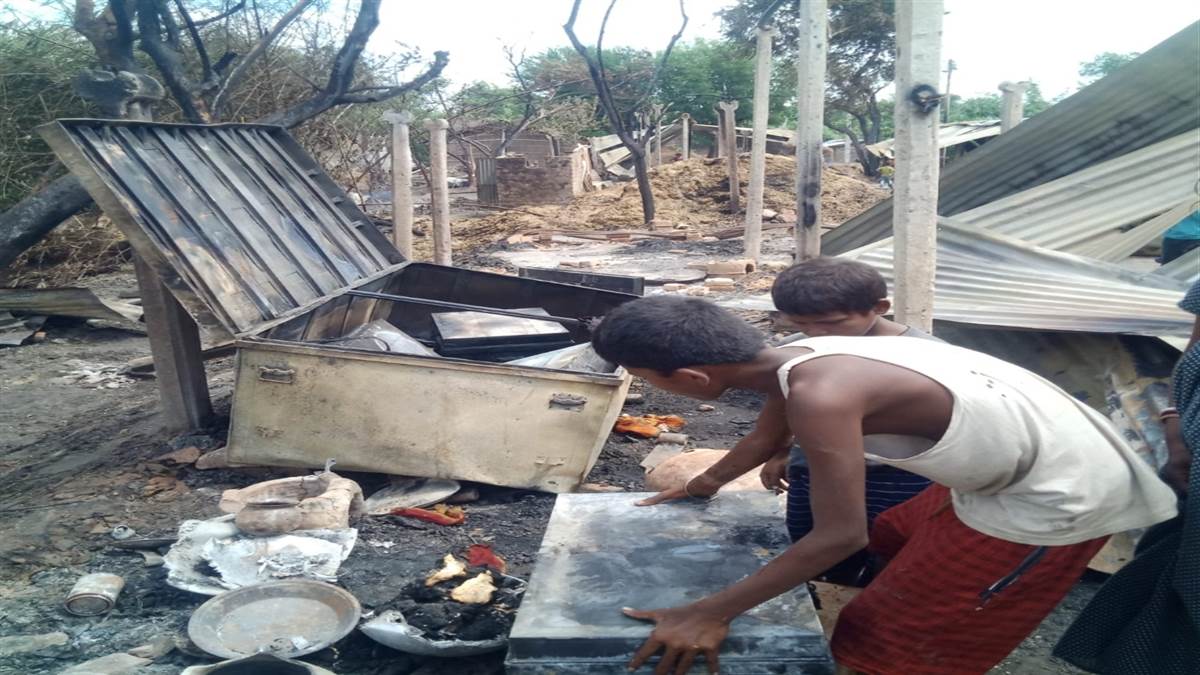 चमथा में आग लगने से 18 घर राख