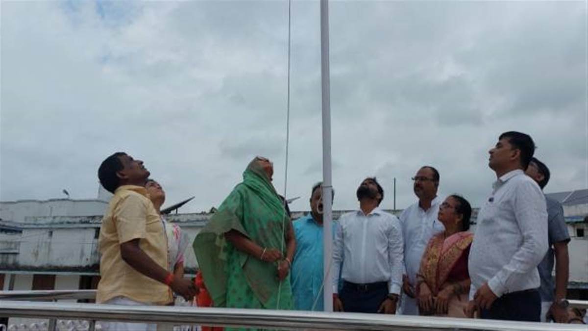 गांधी मैदान में शान से लहराया राष्ट्रीय ध्वज