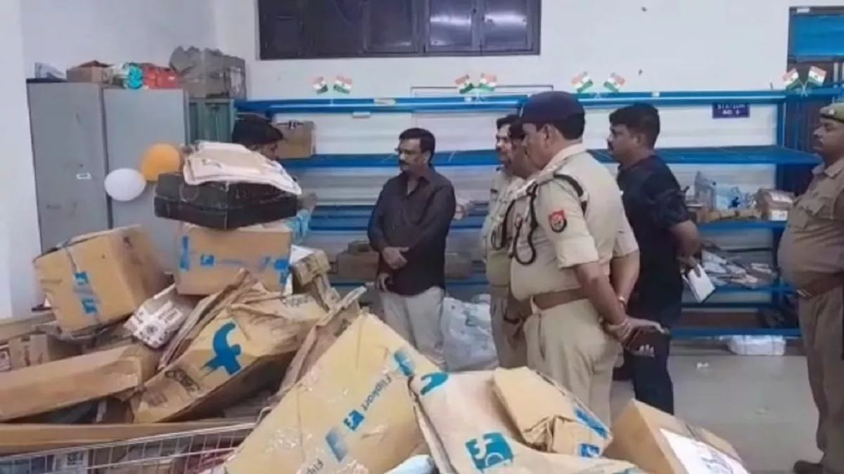 फतेहपुर में एसपी आवास से चंद कदम दूर ऑनलाइन शॉपिंग कंपनी Flipkart की एजेंसी में डाका, 18 लाख लूट ले गए बदमाश