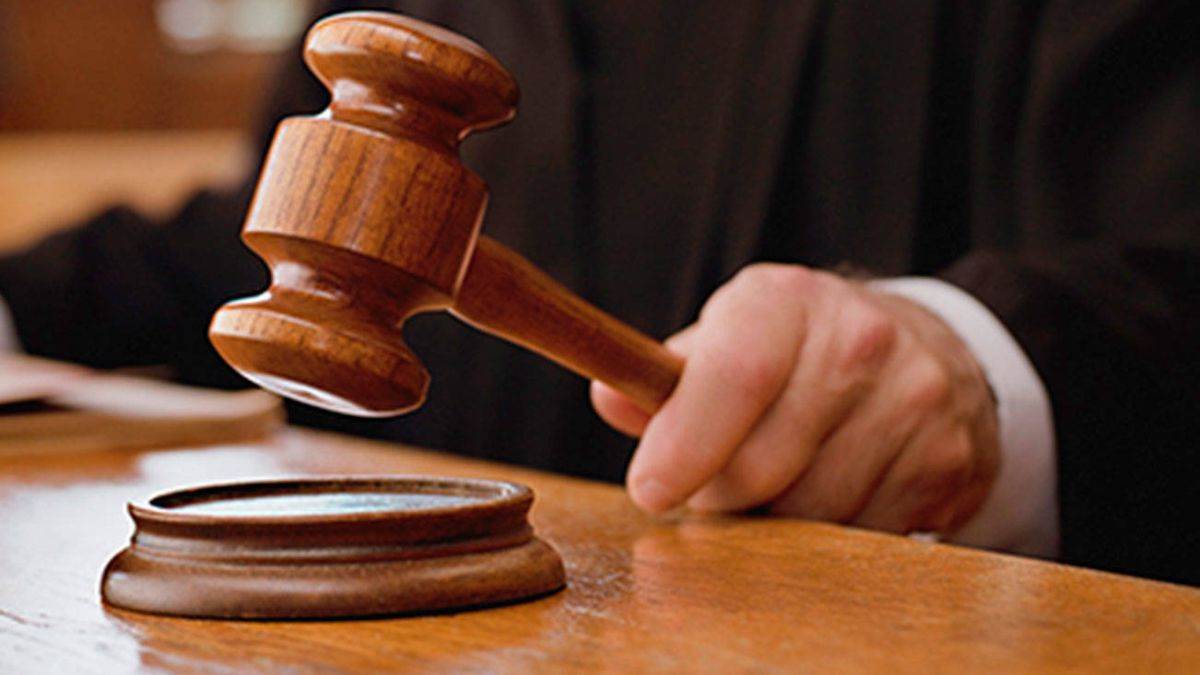 Jharkhand Crime News: झारखंड की अदालत ने एक बड़े अधिकारी को उम्रकैद की सजा दी है।