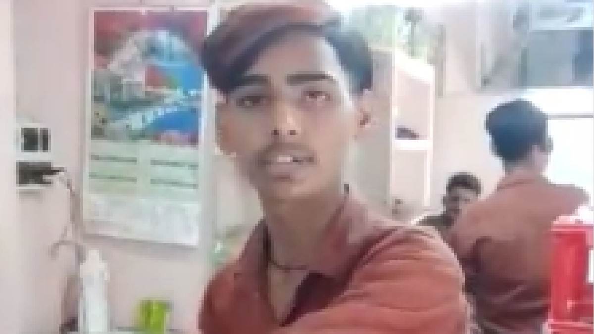 Caste Discrimination in Badaun: घटना का वीडियो वायरल हो रहा है। सौ. इंटरनेट मीडिया