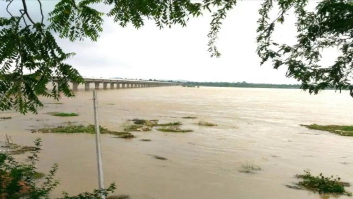 Odisha Flood: ओडिशा में बाढ़ से हालात गंभीर, सैकड़ों गांव जलमग्न; सीएम पटनायक ने बुलाई समीक्षा बैठक