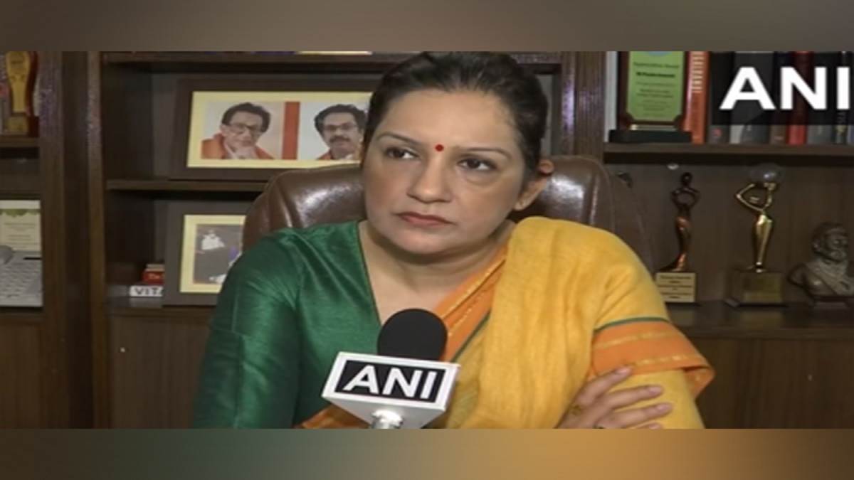 https://www.jagranimages.com/images/newimg/16082022/16_08_2022-priyanka_chaturvedi1_22982953.jpg