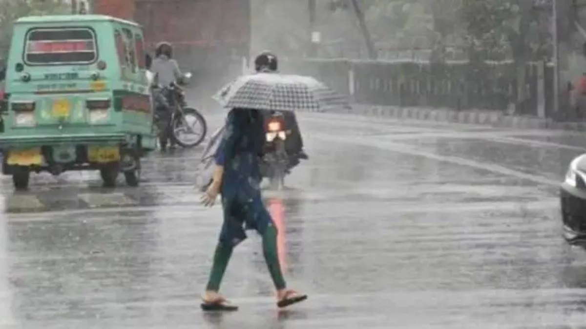 UP Weather News: उत्तर प्रदेश के इन जिलों में होगी झमाझम बारिश, बिजली गिरने की भी चेतावनी