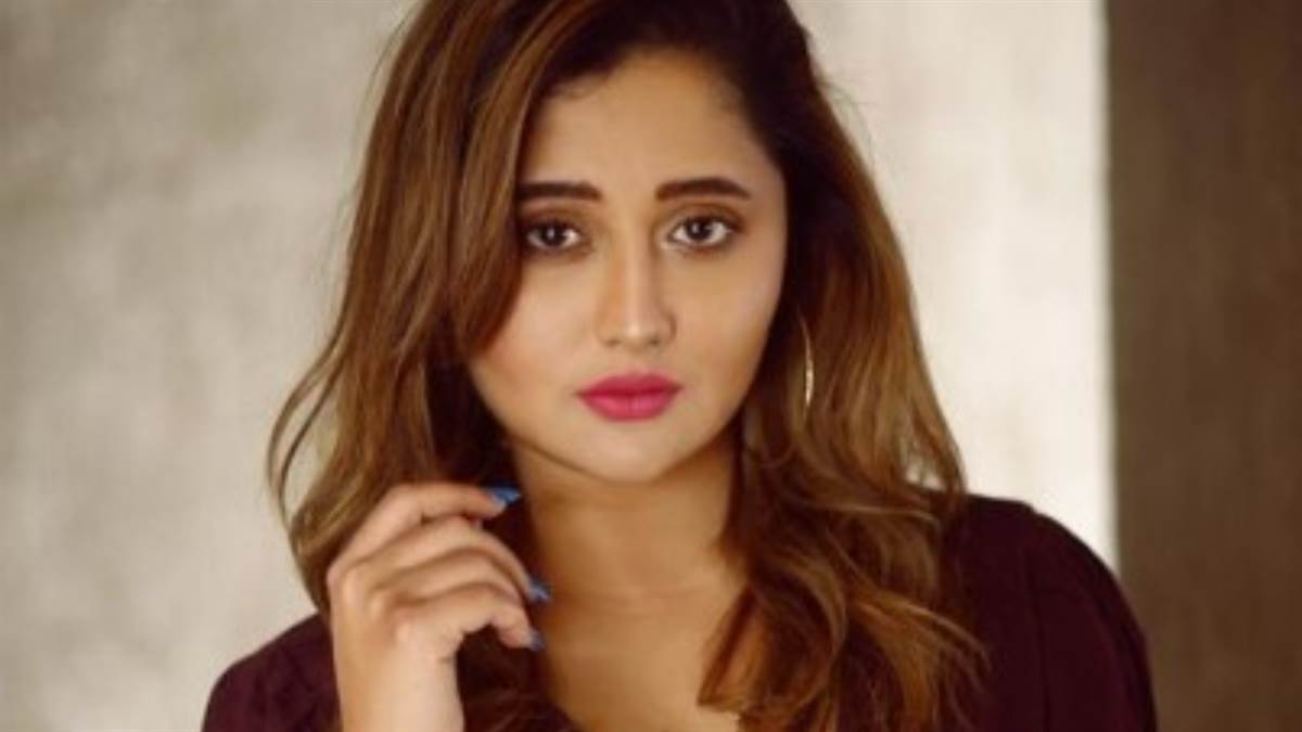 bigg boss fame rashami desai revealed that she was not able to come out to the house. Photo Credit- Instagram