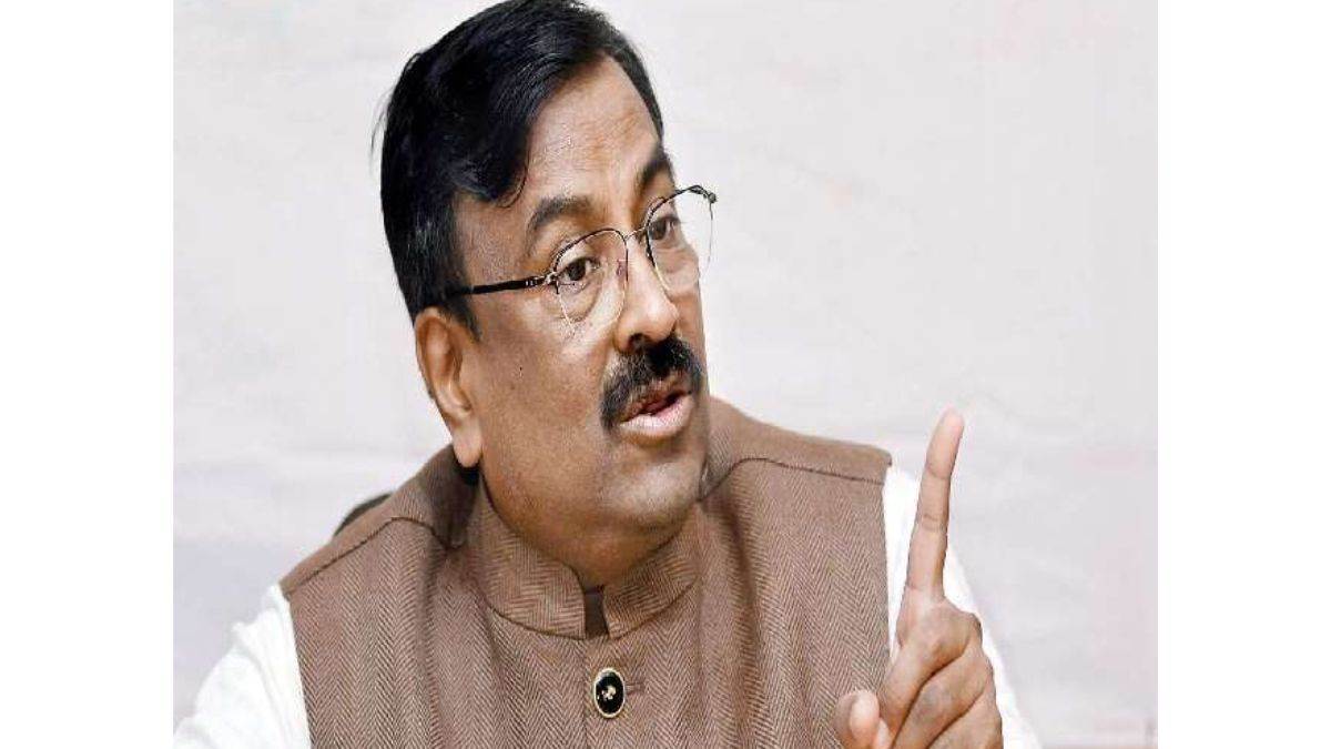 vande mataram controversy eknath shinde minister sudhir mungantiwar clarifies vande mantaram not compulsory