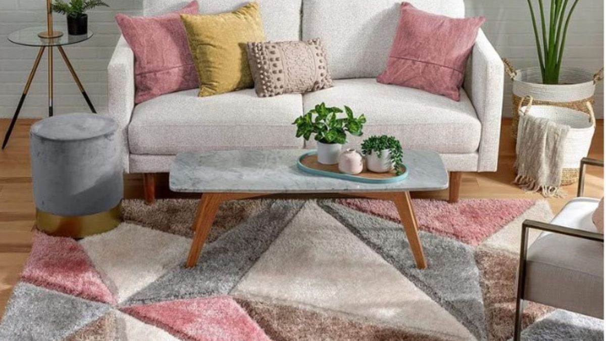 https://www.jagranimages.com/images/newimg/16082023/16_08_2023-best_rugs_for_bedroom_23503122.jpg