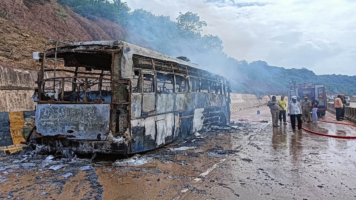 mirzapur fire broke out in a bus carrying pilgrims due to short circuit
