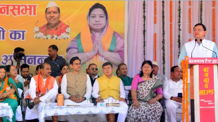 सभा में महिलाओं की संख्या अधिक रही। पुरुष अधिकतर दूर छांव से ही भाषण सुनते रहे।