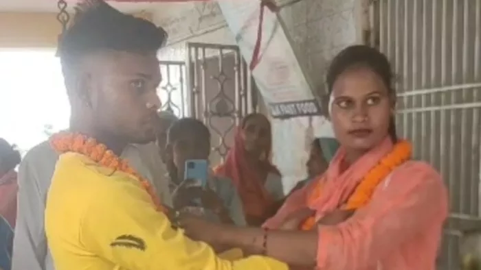 एक दूसरे को पति-पत्नी स्वीकार्य करते सचिन और सुषमा