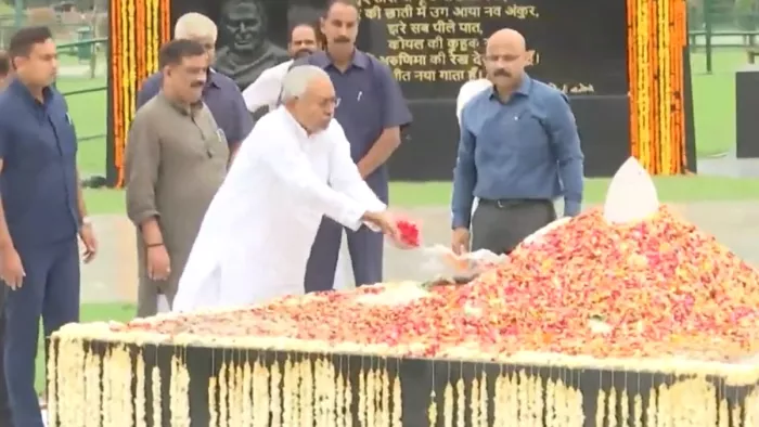 CM नीतीश कुमार 'सदैव अटल' पर पूर्व पीएम को श्रद्धांजलि देने दिल्ली रवाना, अरविंद केजरीवाल से करेंगे मुलाकात