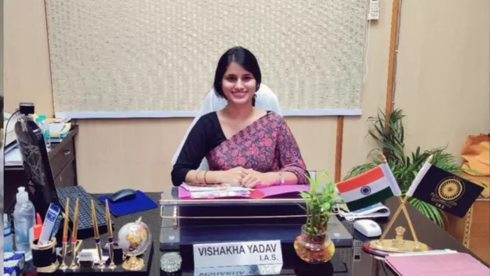 Success Story: यूपीएससी सिविल सेवा परीक्षा में विशाखा यादव ने तीसरे प्रयास में पाई सफलता, जानें इनकी कहानी