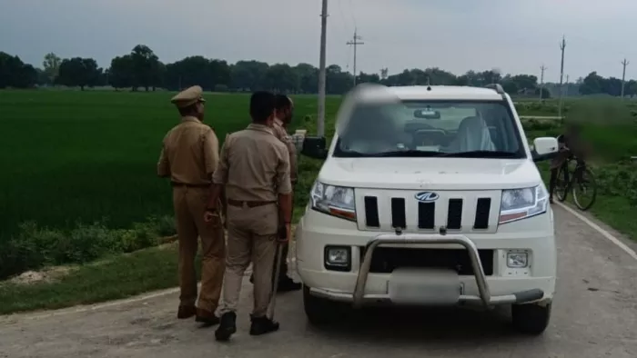 युवक ने अपना नाम मनोज कुमार शर्मा निवासी मधवपुर जिला कासगंज बताया।