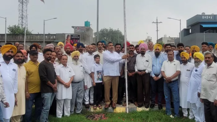 स्वतंत्रता दिवस पर AAP कार्यकर्ता ने राष्ट्रगान का गलत उच्चारण किया। (जागरण फोटो)
