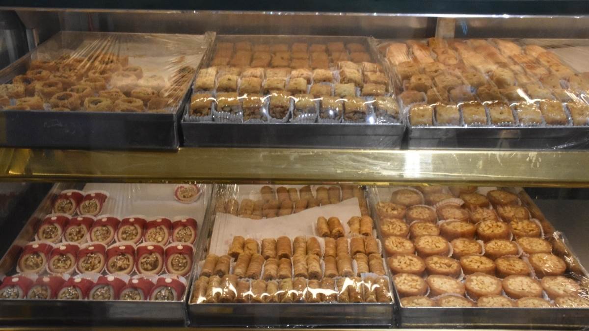 https://www.jagranimages.com/images/newimg/16082024/16_08_2024-sweets_23779135_135547858.jpg