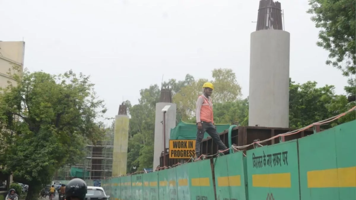 Agra Metro: इस रूट पर मेट्रो ट्रैक बिछाने का कार्य जल्द शुरू, बिजलीघर चौराहा तक अंडरग्राउंड ट्रैक तैयार