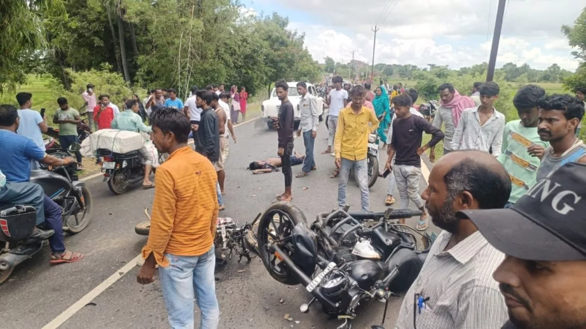 Deoghar News: बाइकों की आमने-सामने से जोरदार टक्कर, दो युवक की दर्दनाक मौत और एक घायल