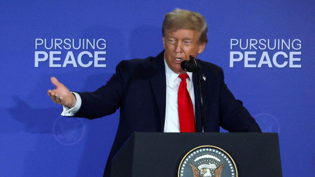 https://www.jagranimages.com/images/newimg/16082025/16_08_2025-donald_trump_24014440.jpg