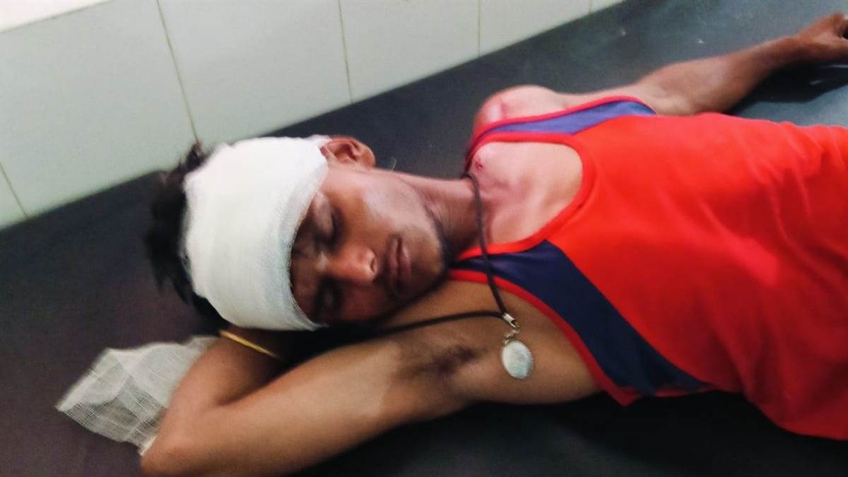 gorakhpur news truck accident near gagaha three injured