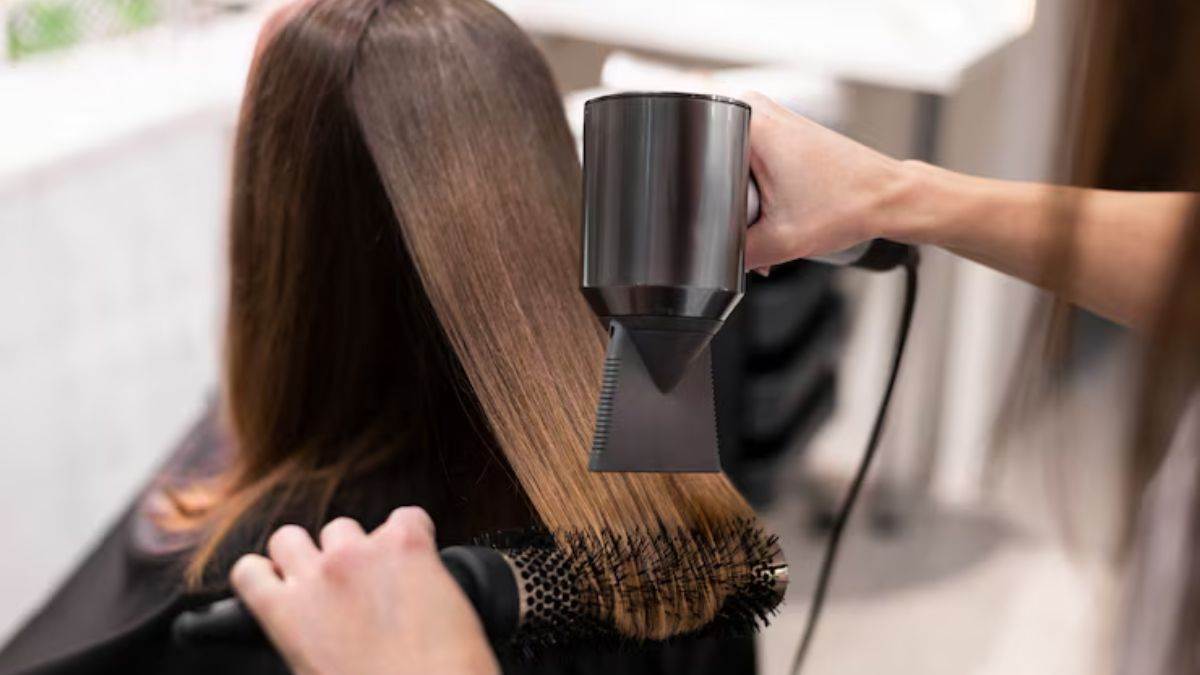 https://www.jagranimages.com/images/newimg/16082025/16_08_2025-hair_styling_damage_24014498.jpg