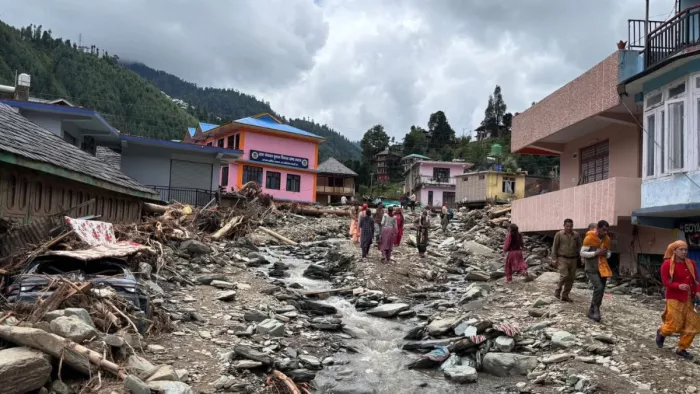 हिमाचल प्रदेश में भारी बारिश का दौर जारी है।