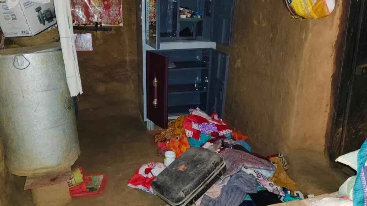गढ़वा में एक ही रात में पांच घरों में चोरी, लाखों की संपत्ति की लूटपाट के बाद गांव में दहशत का माहौल