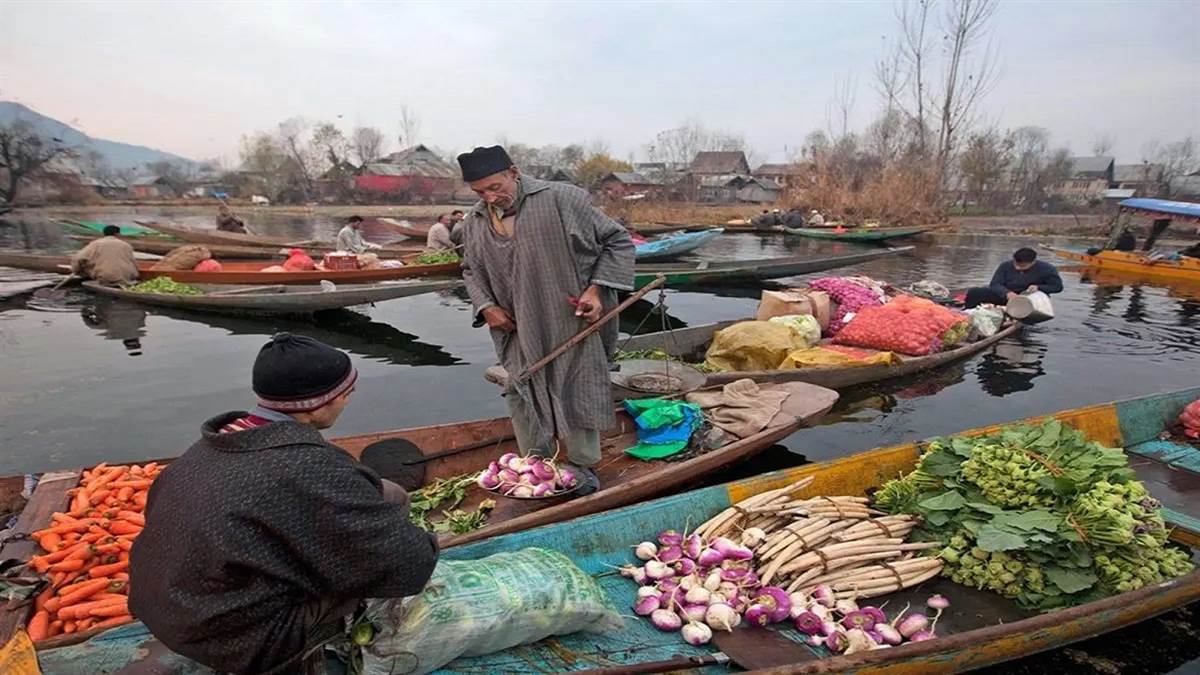 https://www.jagranimages.com/images/newimg/16082025/16_08_2025-kashmir_vegetable_24014972.jpg