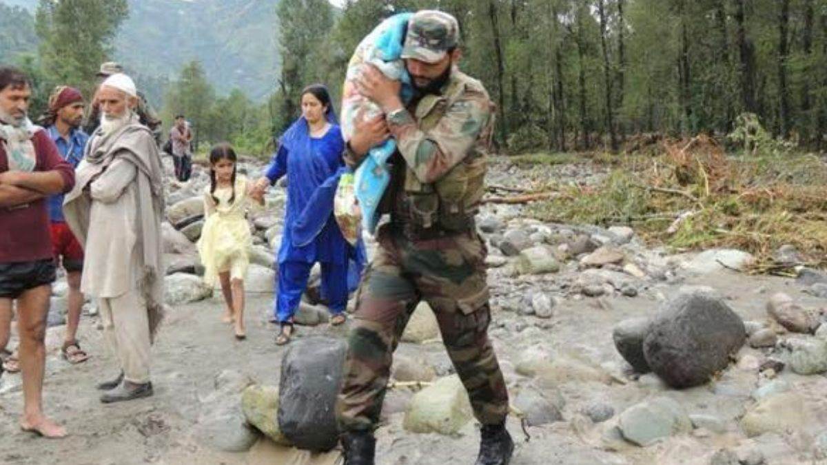 search operation continues in kishtwar for the third day hundreds of people trapped in the debris 60 dead so far