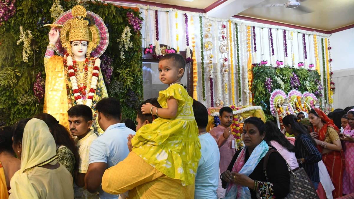 https://www.jagranimages.com/images/newimg/16082025/16_08_2025-krishna_24015270.jpg