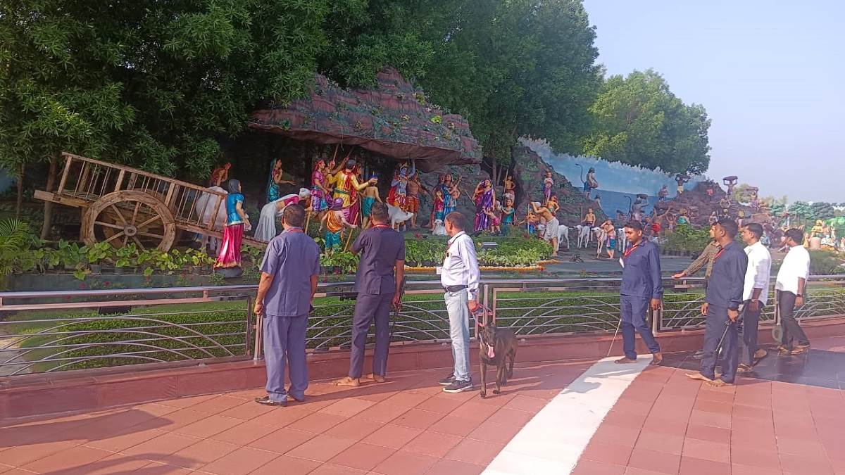 https://www.jagranimages.com/images/newimg/16082025/16_08_2025-mangarh_dham_pratapgarh_24014634.jpg