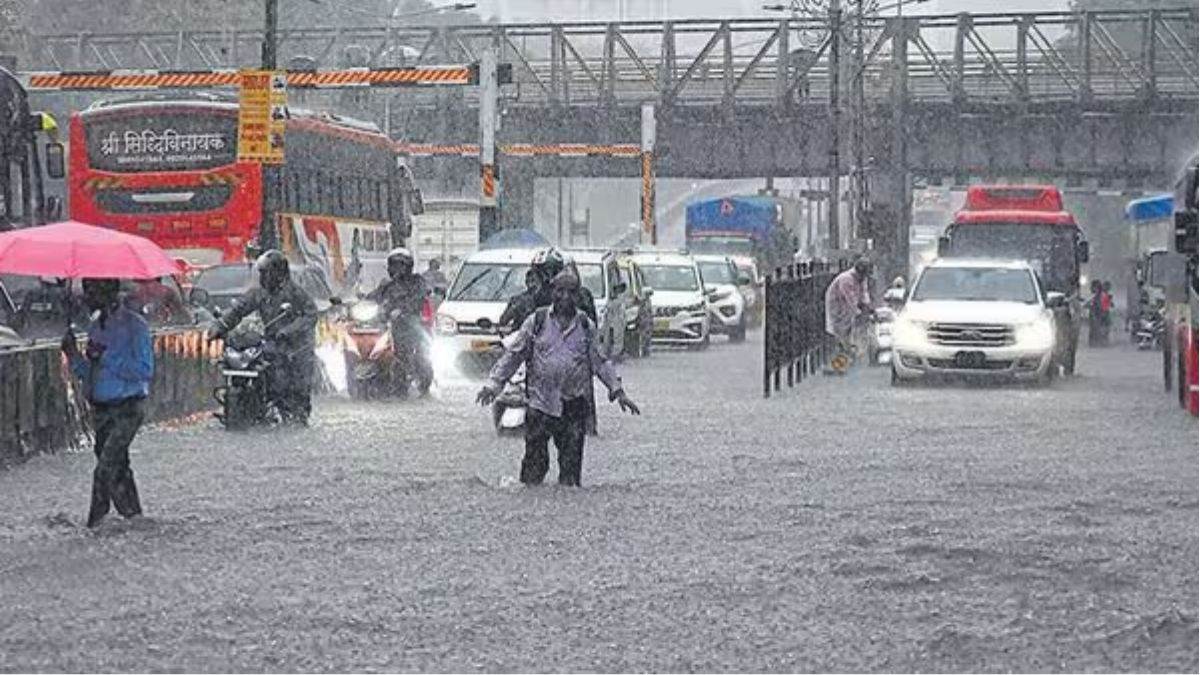 https://www.jagranimages.com/images/newimg/16082025/16_08_2025-mumbai_rain_24015170.jpg