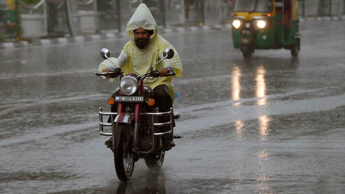 https://www.jagranimages.com/images/newimg/16082025/16_08_2025-rains_3_24015235.jpg