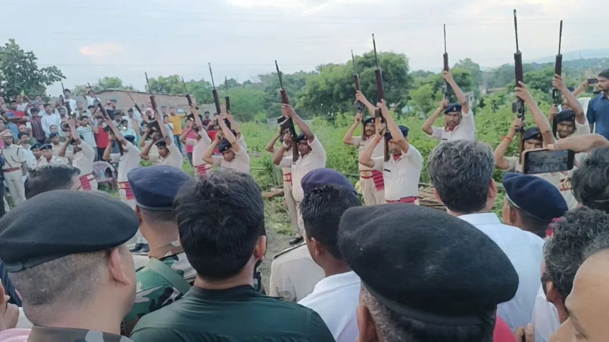 राजकीय सम्मान के साथ हुई मंत्री रामदास सोरेन की अंतिम विदाई, बड़े बेटे ने दी मुखाग्नि; जगह-जगह उमड़ा जनसैलाब