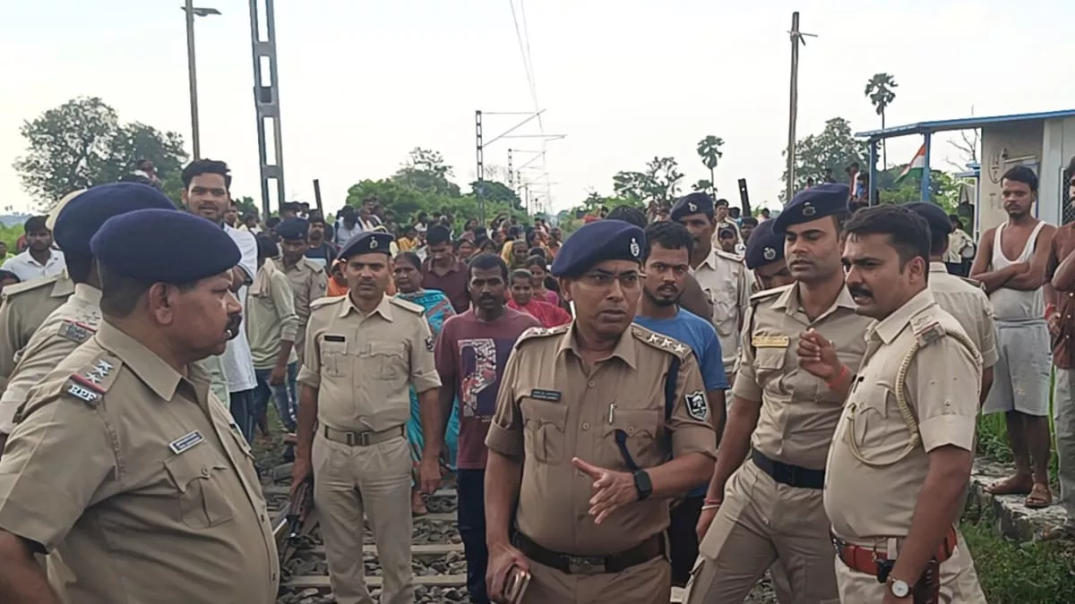 नालंदा में ग्रामीणों का विरोध प्रदर्शन... राजगीर-उधमपुर स्पेशल ट्रेन एक घंटा तक रोकी