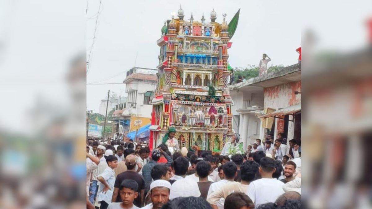 https://www.jagranimages.com/images/newimg/16082025/16_08_2025-up_juloos_24015058.jpg