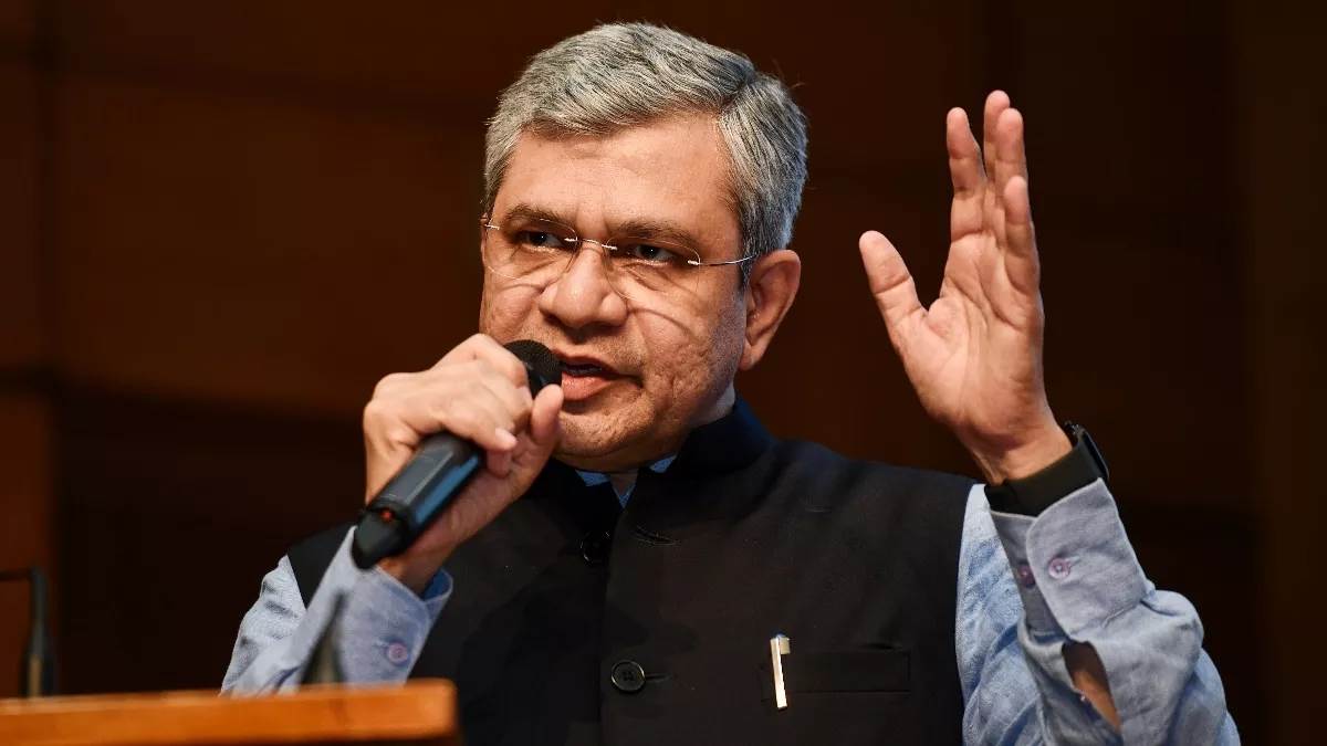 https://www.jagranimages.com/images/newimg/16082025/16_08_2025-vaishnav-_24014441_75047532.jpg