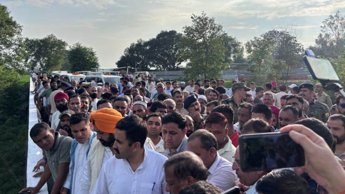 https://www.jagranimages.com/images/newimg/16082025/16_08_2025-vikramaditya_singh_in_sirmaur_24014876.jpg