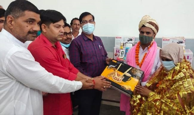 seven couples became each other in mass marriage ceremony