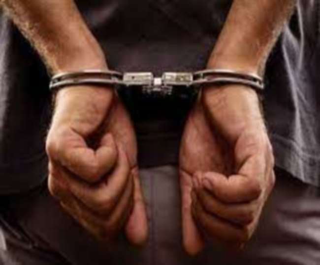 मेरठ में दो आरोपित गिरफ्तार किए गए हैं।