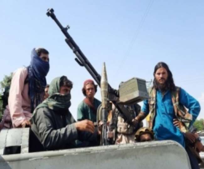 अफगानिस्तान में तालिबान सरकार बनने के बाद पत्रकारों पर बर्बरता जारी है।
