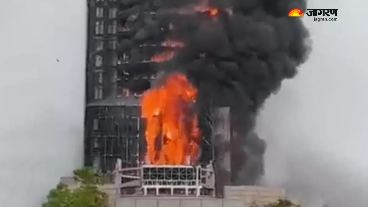 China Fire: भीषण आग की चपेट में चीन की गगनचुंबी इमारत, यहां की दर्जनों फ्लोर पर हैं कई आफिस