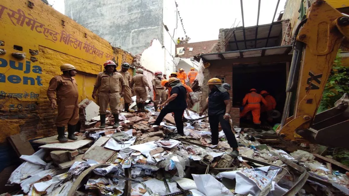 Delhi Building Collapse: दो मासूम जिंदगियों को बचाने के लिए आठ घंटे तक चला रेस्क्यू, मलबे में मिले शव