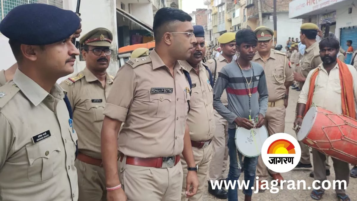 गाजीपुर में मुख्तार अंसारी के आलीशान मकान को प्रशासन ने किया कुर्क, मौजूद रहे तमाम सुरक्षा कर्मी