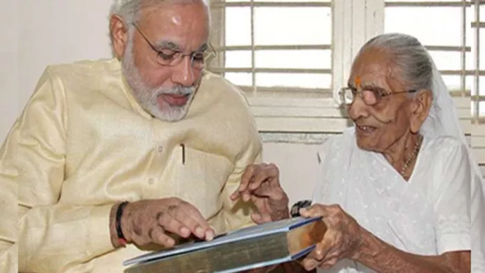 जानें पीएम मोदी के परिवार के बारे अनसुनी बातें।