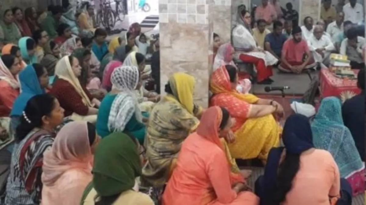सार्वजनिक जीवन में रचनात्मक धार्मिक आचरण। प्रतीकात्मक